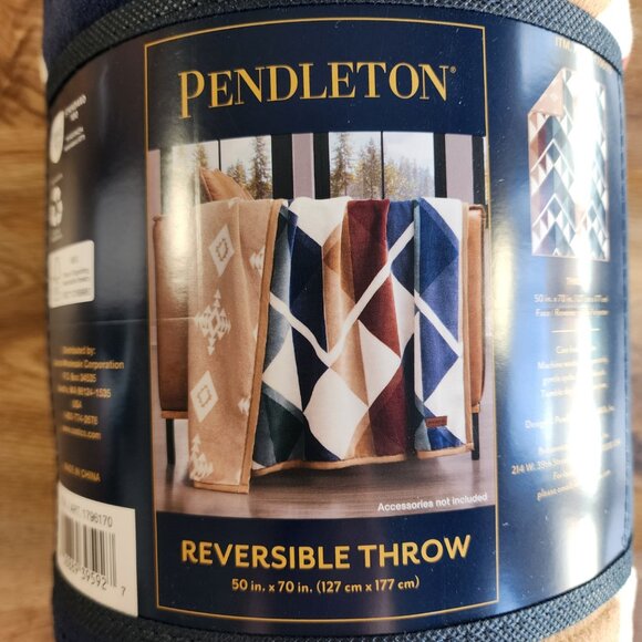 Pendleton Reversible Plush Throw Blanket Serrado – 50” x 70” – New in Package - Picture 4 of 7